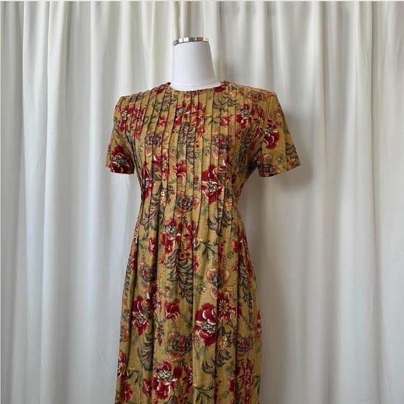 1990s Vintage Positive Attitude Tan, red and green floral pleated dress size 6. - Picture 8 of 8